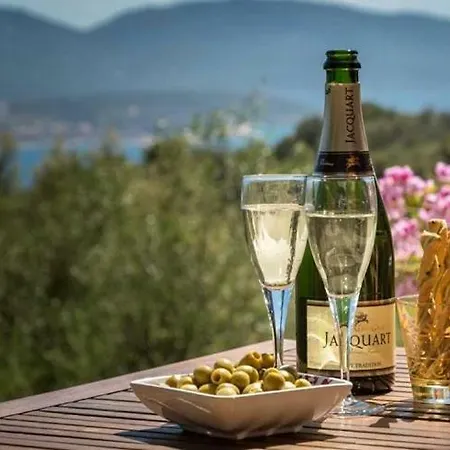 Olmeto Sleeps 6 Pool Air Con Wifi Olmeto (Corsica)