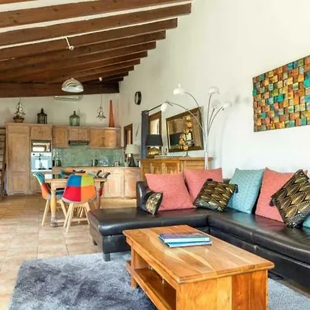 Olmeto Sleeps 6 Pool Air Con Wifi